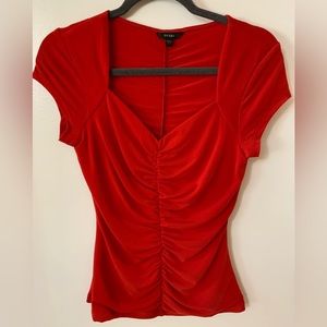 Sexy tight-fitting short sleeve Guess top.